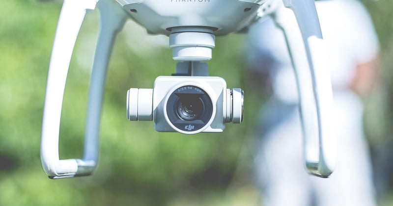 Drones et surveillance des vignobles connectés : le nouveau gardien du vin