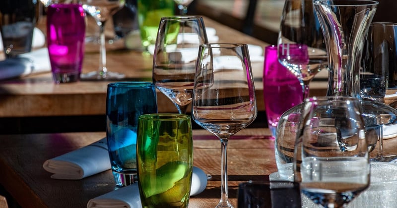 Accords mets et vins de Bordeaux : le guide ultime pour un repas gastronomique réussi